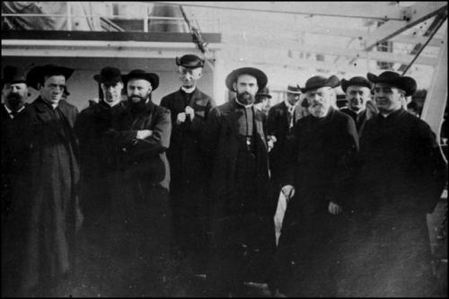 Dehon spolu s dp. Lebrunom a Roblotom odchádzajúcimi do Konga v septembri 1913
