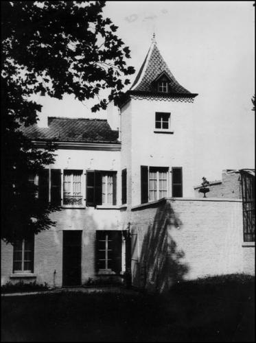 La Capelle - rodný dom - v izbe vo veži s veľkým oknom sa narodil Dehon